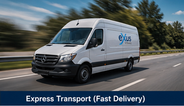 Schneller Express-Lieferwagen auf einer europäischen Autobahn als Beispiel für einen eiligen Transportservice