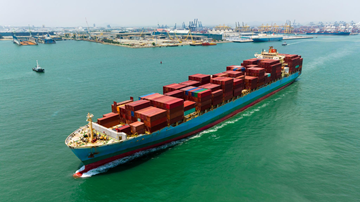 Seetransport für Massengut und große Sendungen mit Containerschiffen